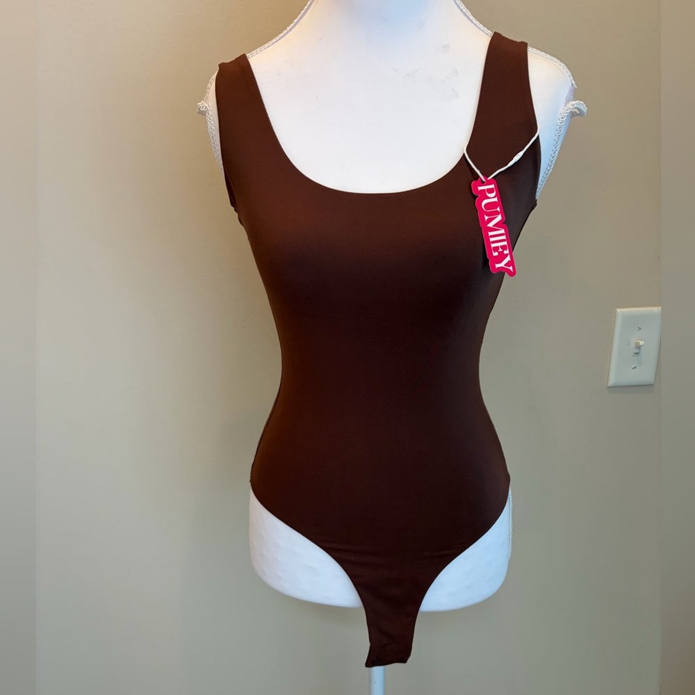 #486 PUMIEY Women's Brown Scoop Neck Bodysuit. NWT